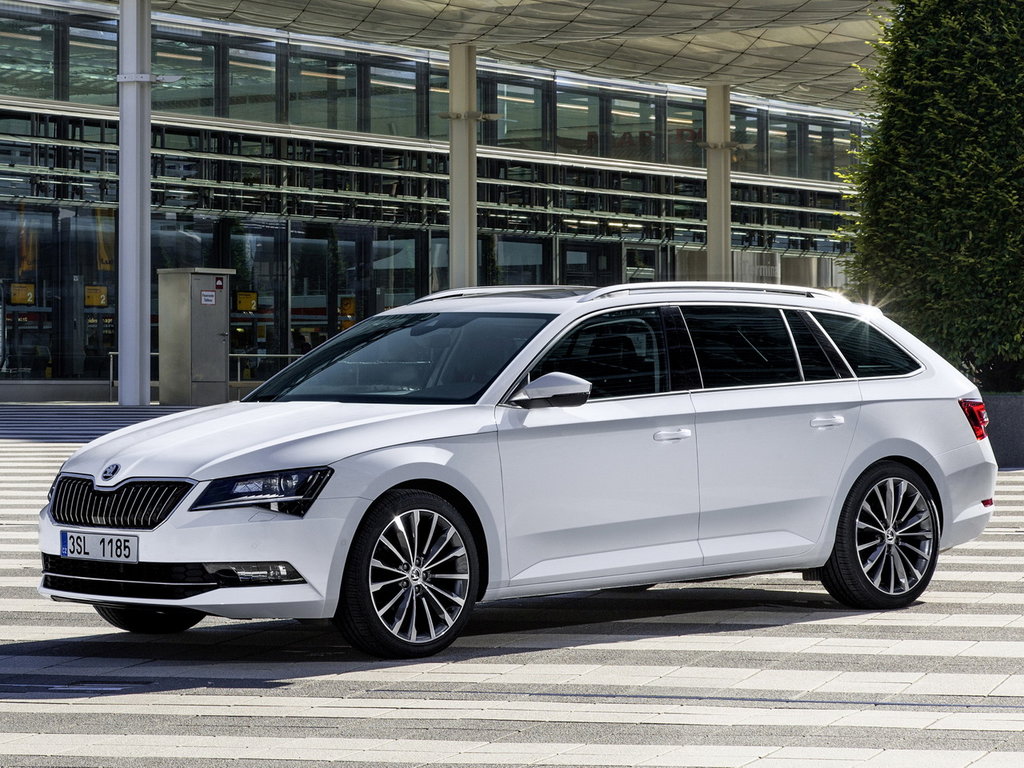 Škoda Superb se vyrábí od roku 2015 (3V)