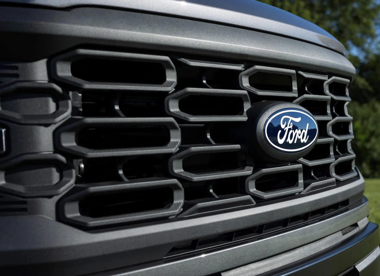 Ford představil nové logo
