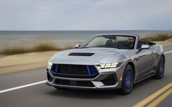 2024 Ford Mustang GT California speciální basové Rave modré bity