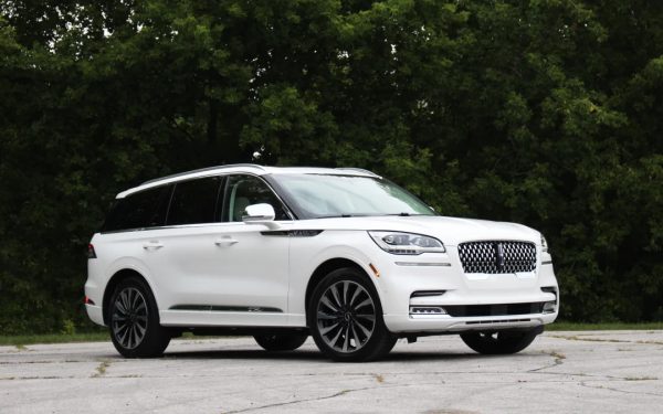 2024 Lincoln Aviator a 2024 Ford Explorer ztratí hybridní možnost