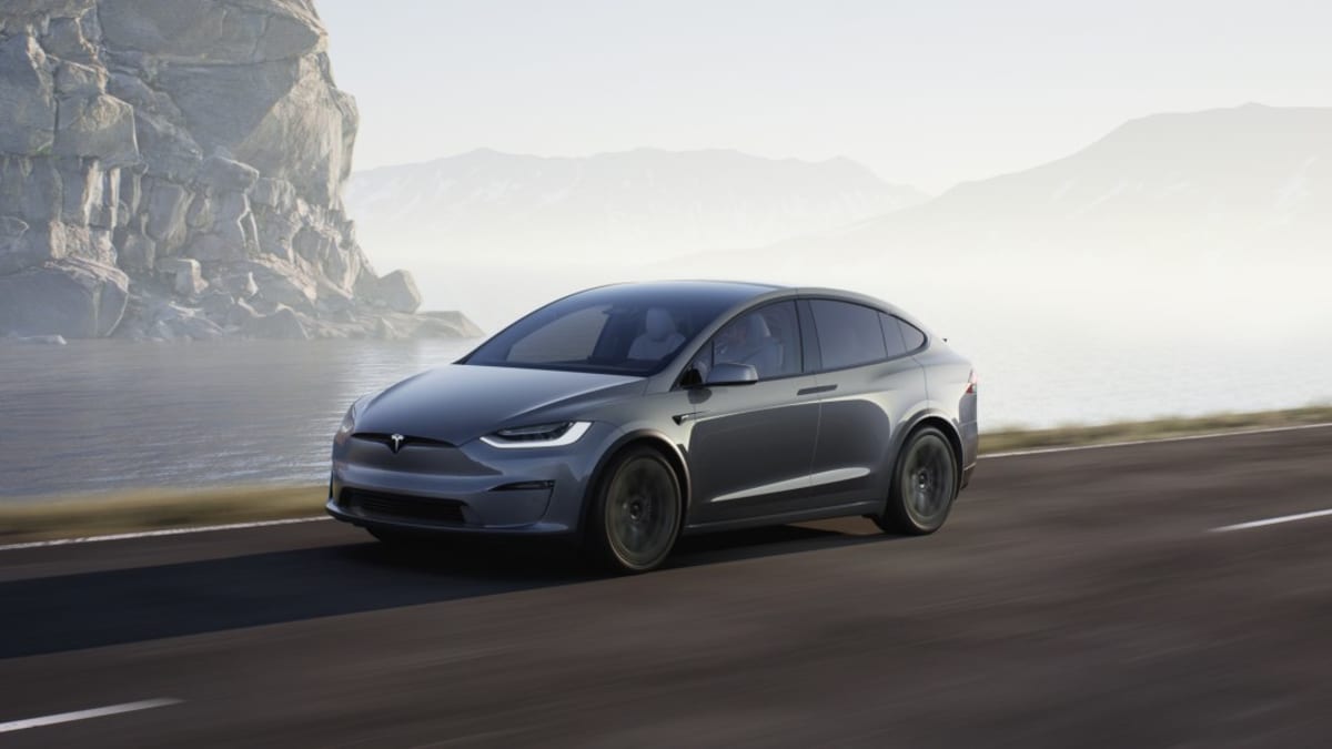 Tesla Model X a modely odvolány kvůli problému se zamykáním dveří