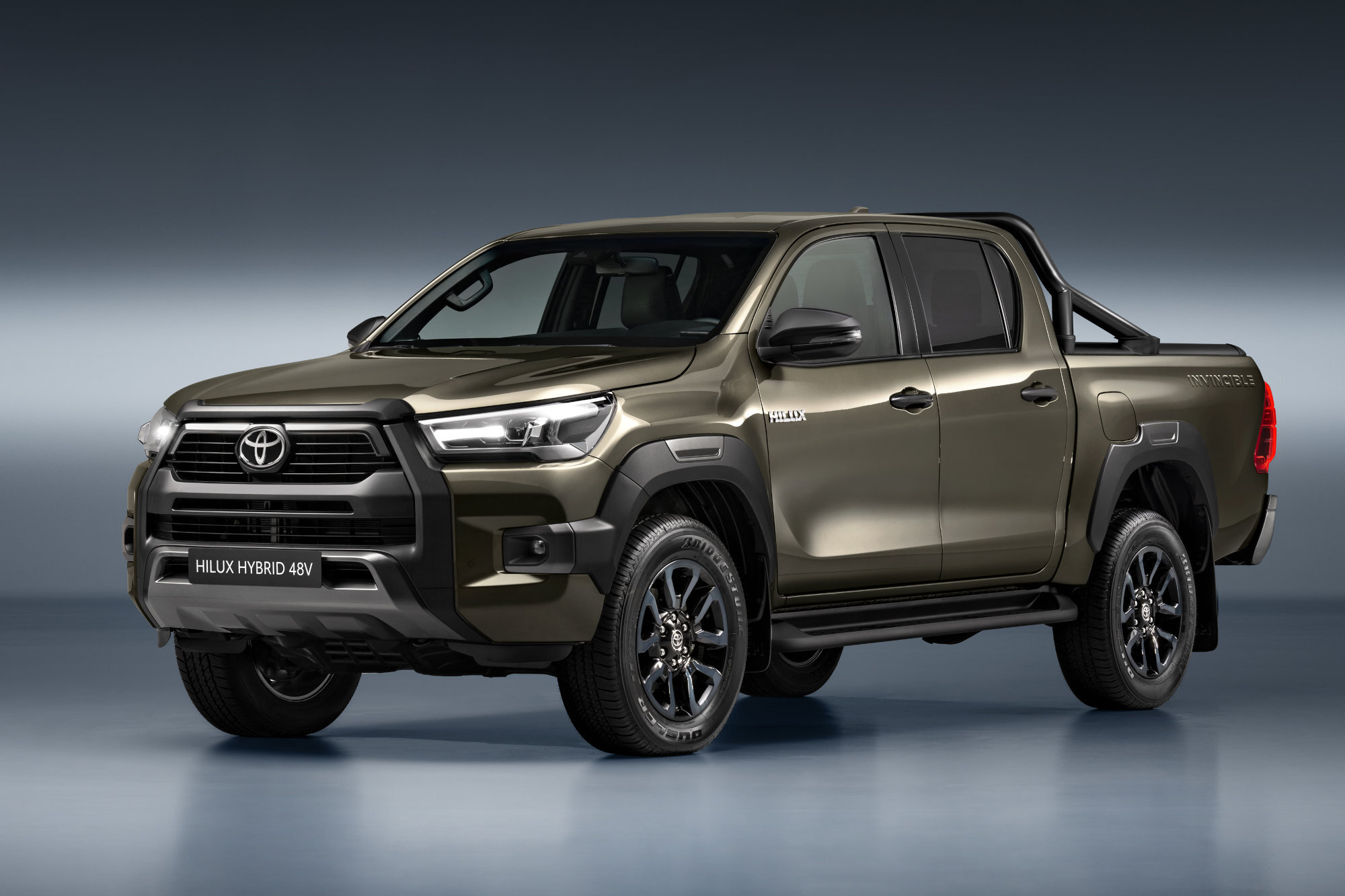 Toyota představila Hilux ve variantě „měkký hybrid“