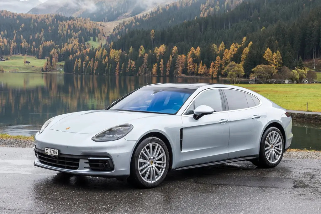 Porsche Panamera se vyrábí od roku 2016