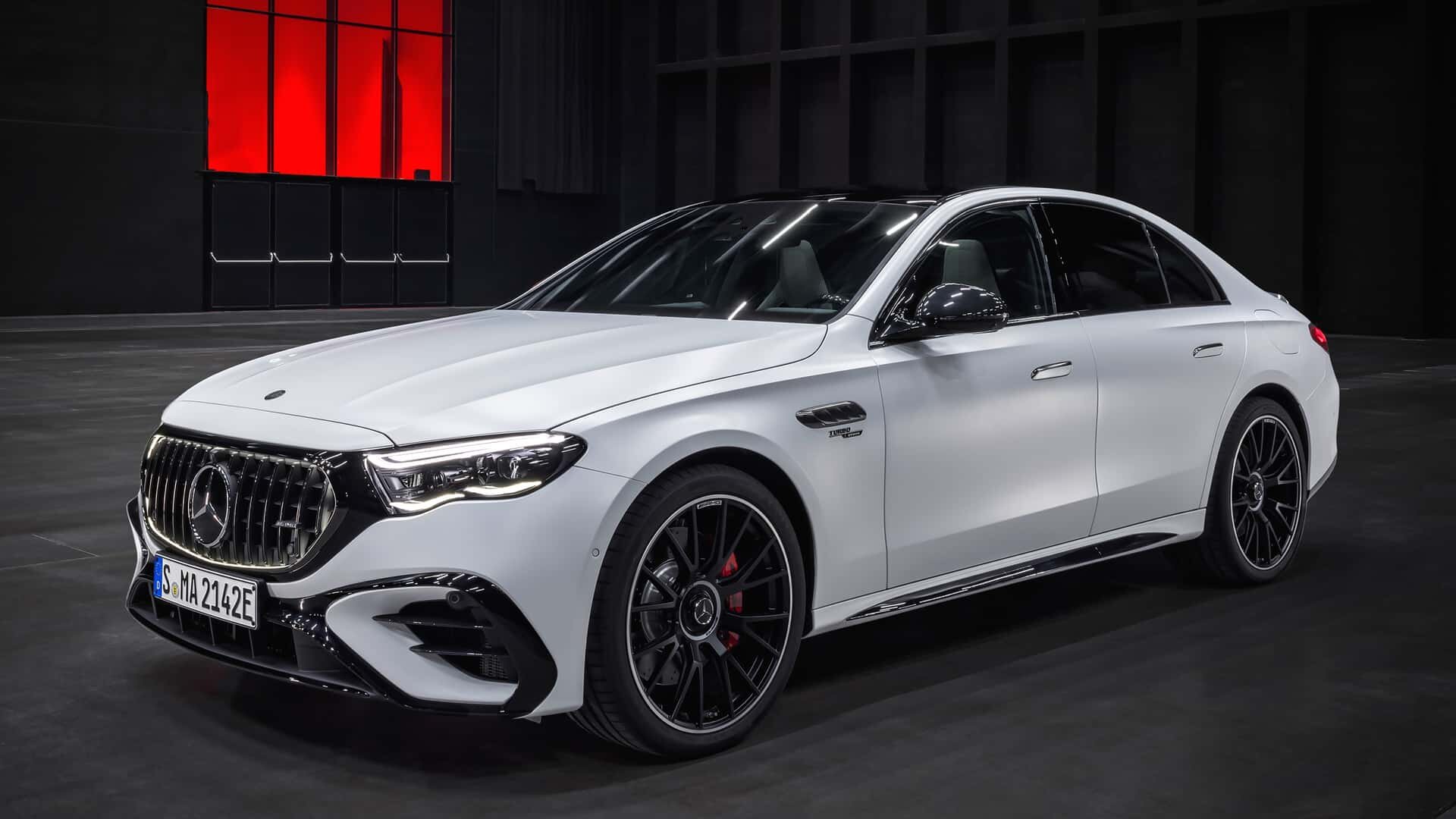 Mercedes-Benz představil hybridní AMG E