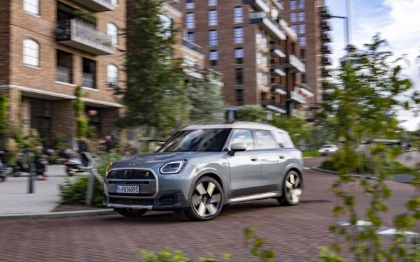 2025 Mini Countryman SE All 4 se ptá, kdy vyjde Mini Max?