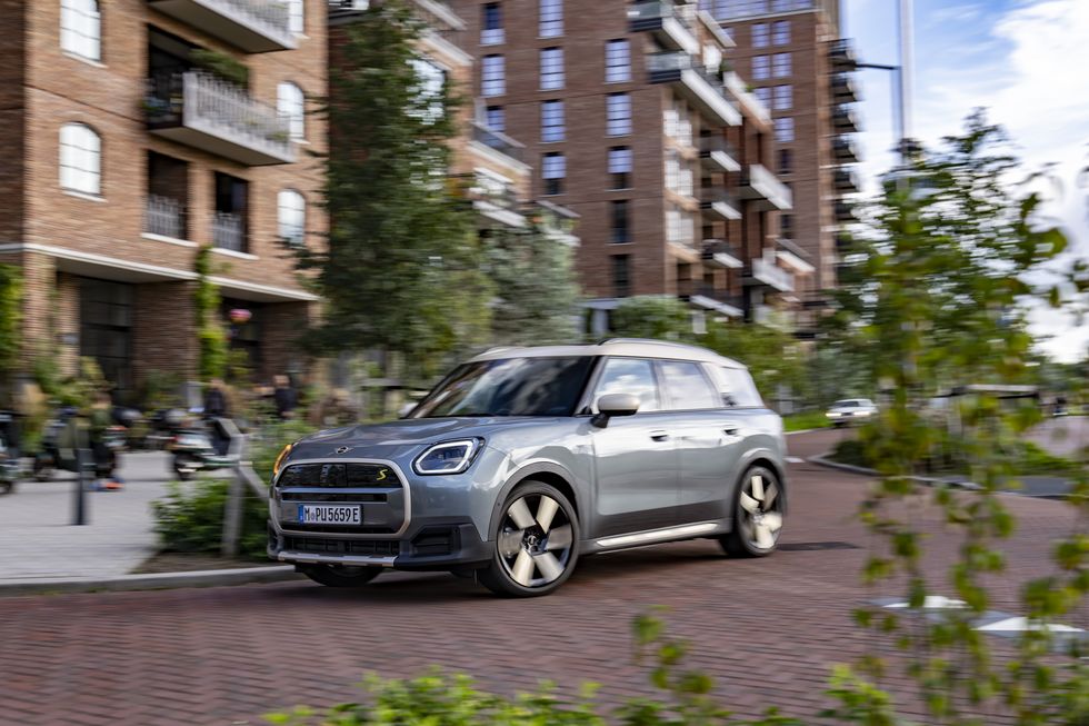 2025 Mini Countryman SE All 4 se ptá, kdy vyjde Mini Max?