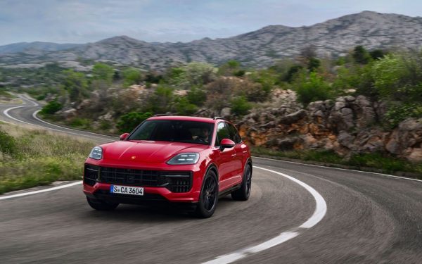 2025 Porsche Cayenne GTS přidává výkon, udržuje V8