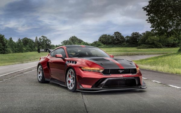 2025 Ford Mustang GT předvádí svůj interiér